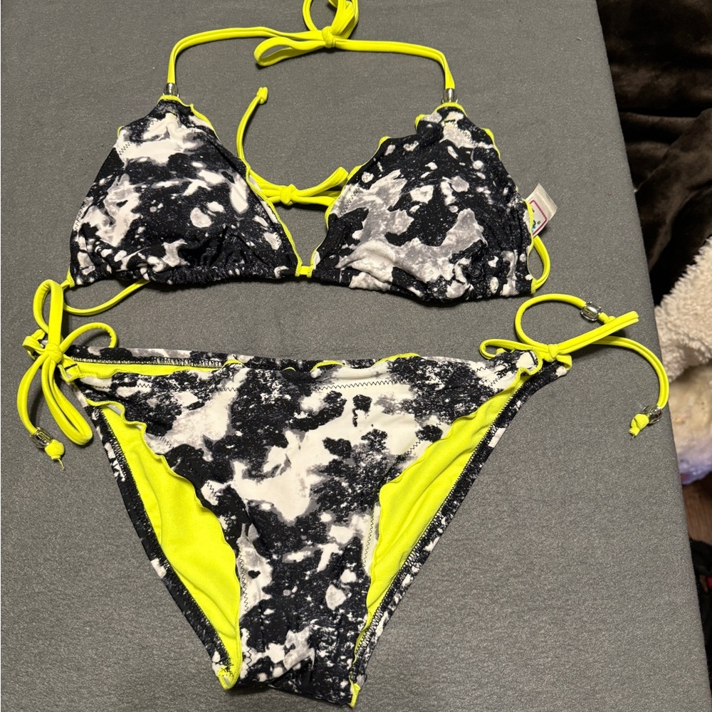 Beach stop the dye bikini